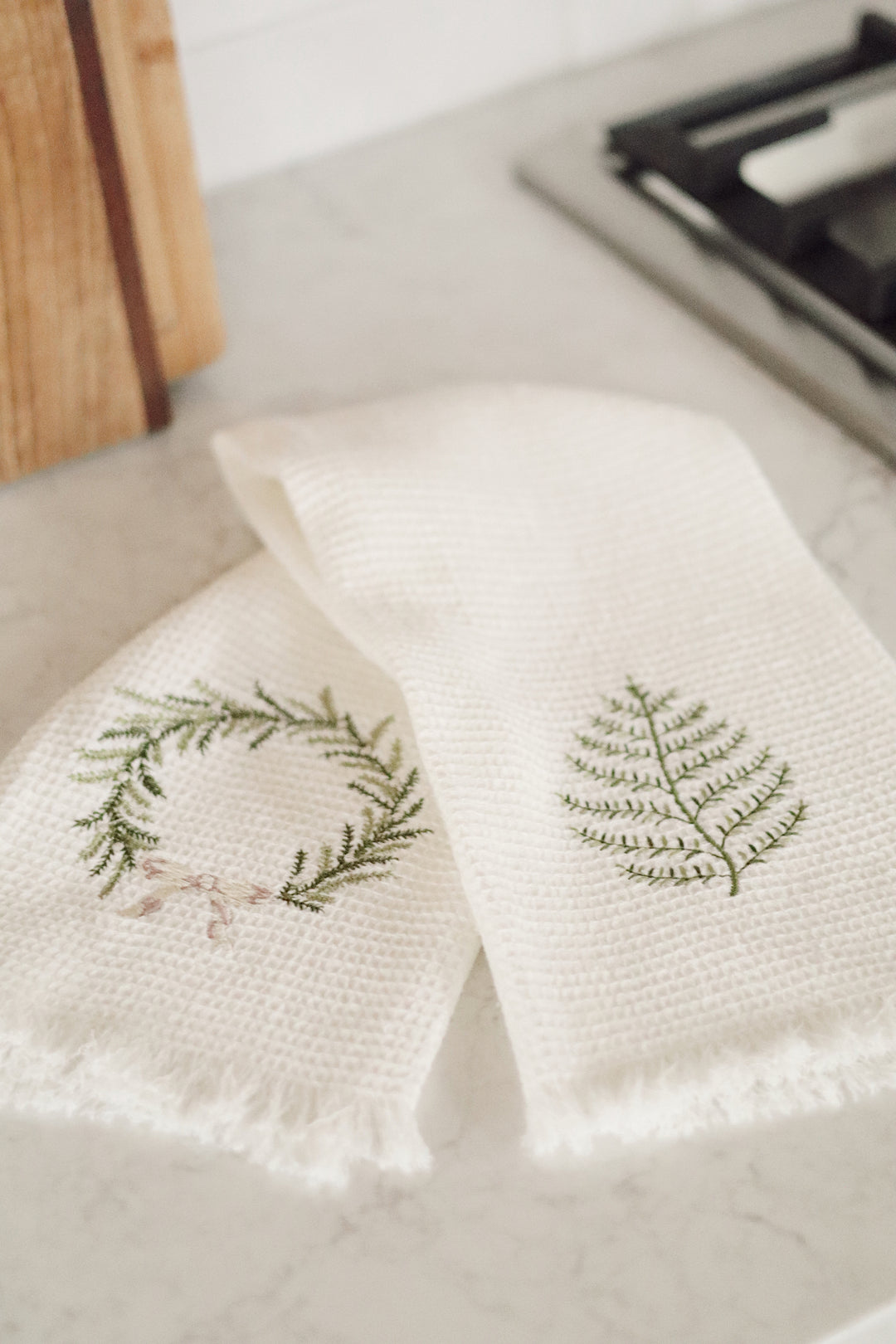 Frond/Wreath Hand Towel