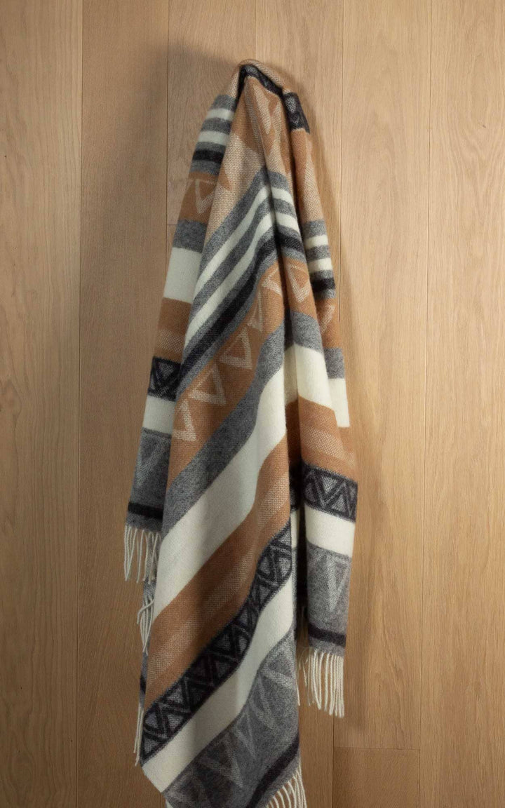 TRIANGEL Wool Throw