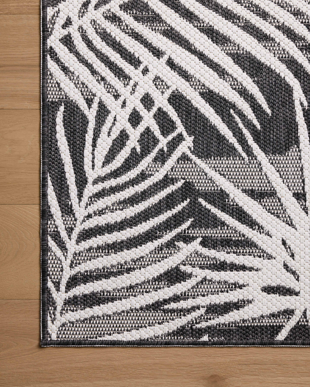 Loloi II Easton Ivory / Onyx Rugs