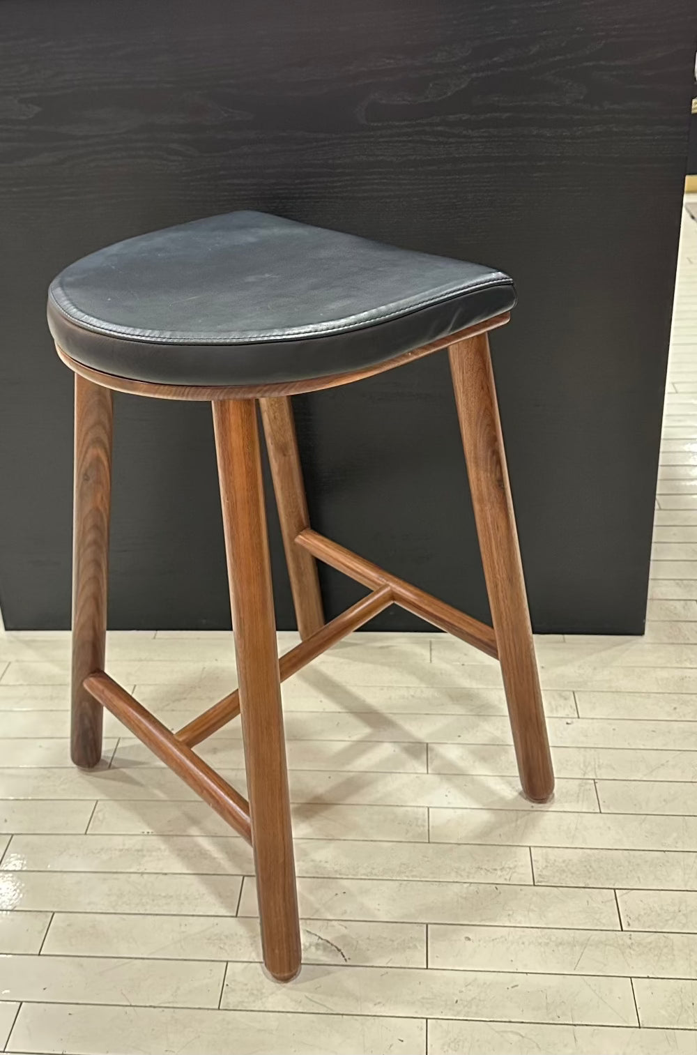 EQ3 - Lima Counter Stool