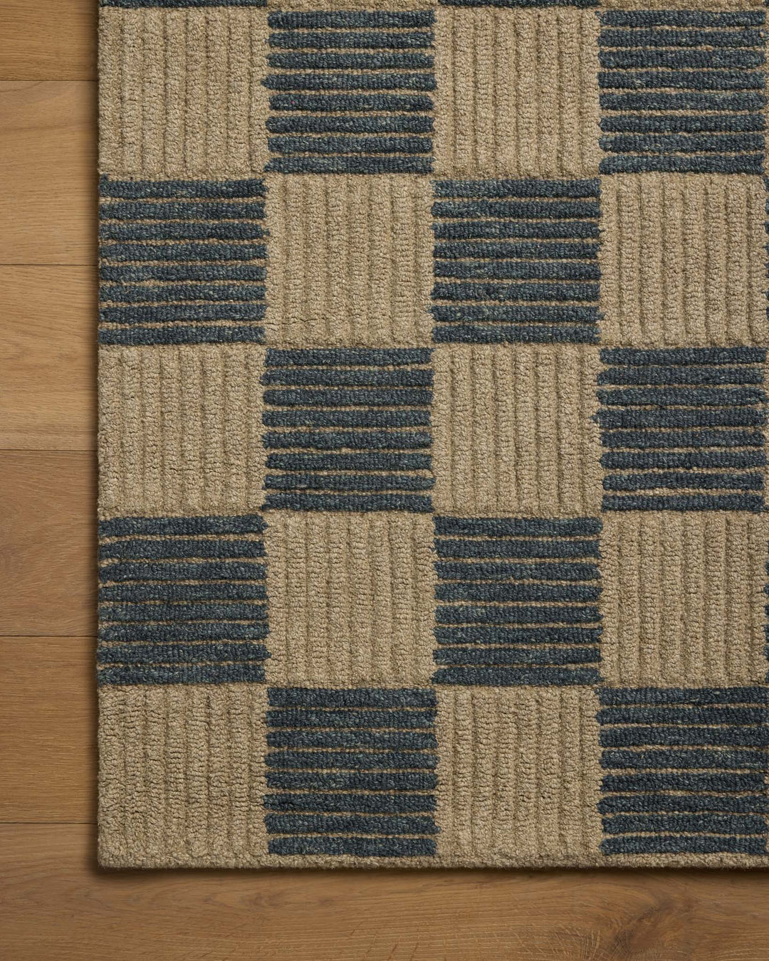 Loloi Madi Taupe / Navy Rug detail image