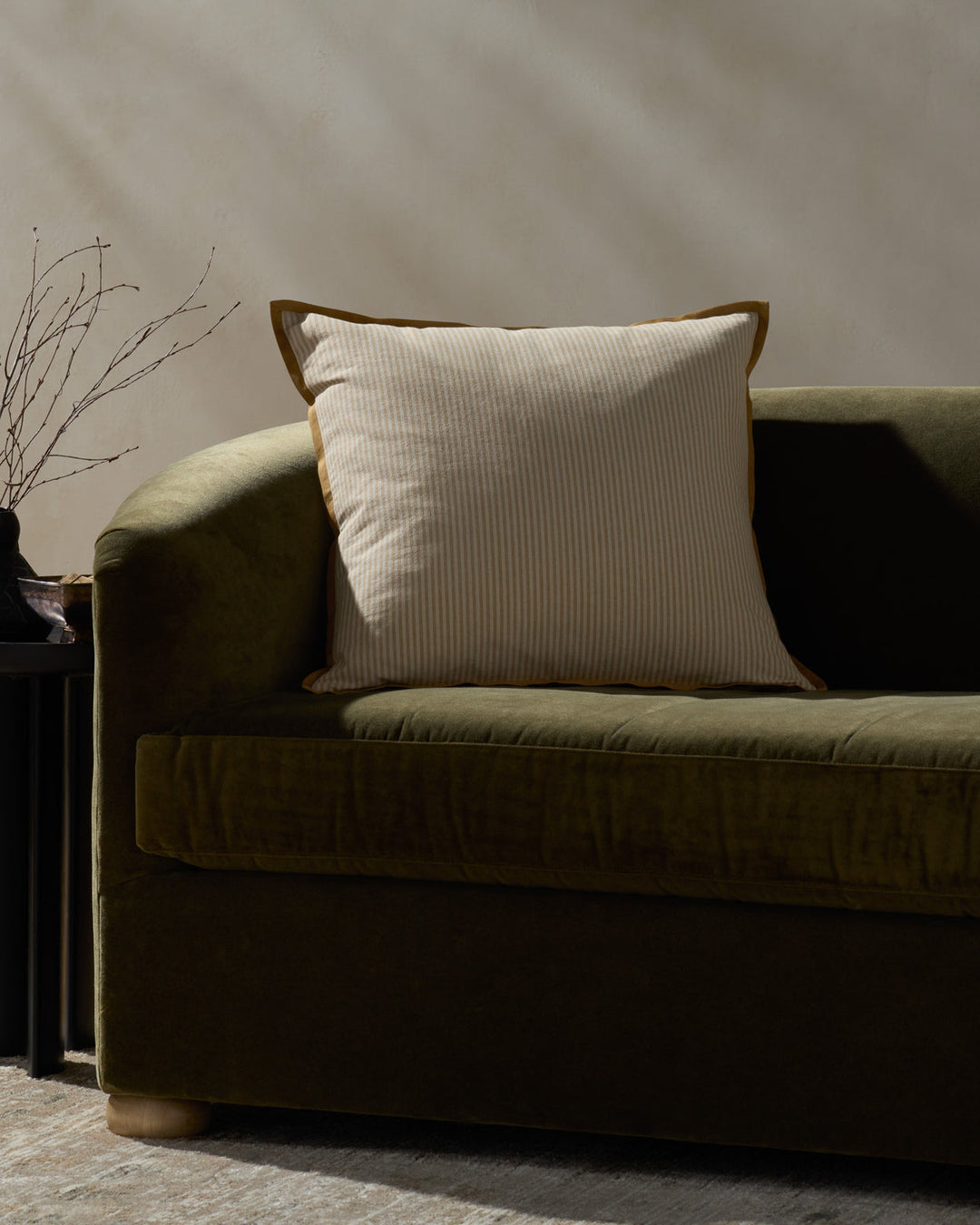 Jeremiah Gold Cushion 22"x22"