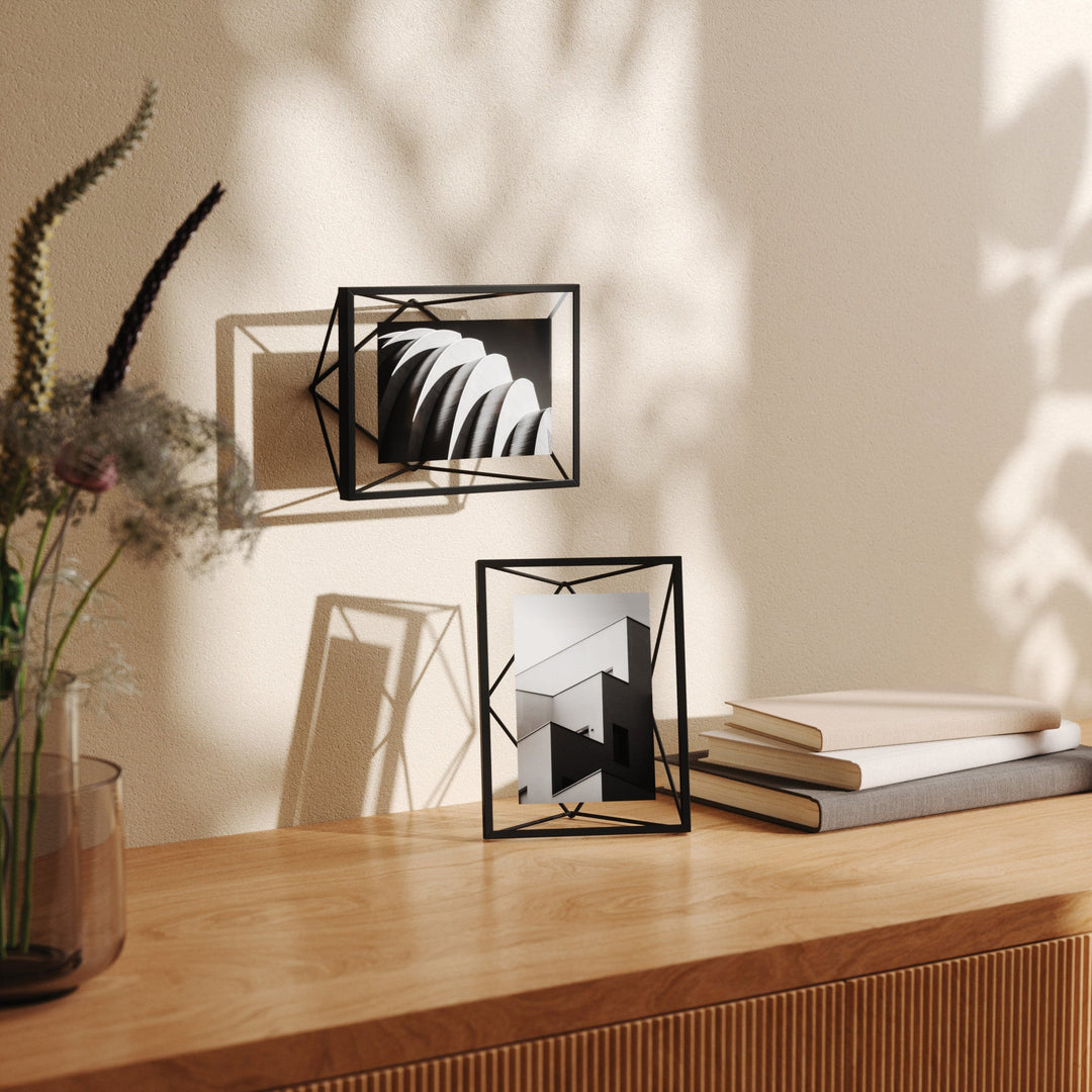 Tabletop Frames | color: Black | size: 4x6"""" (10x15 cm) | Hover