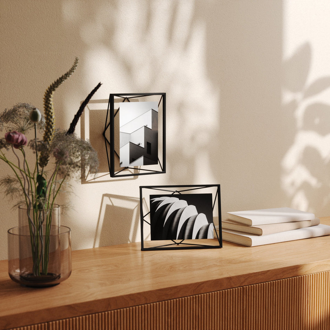 Tabletop Frames | color: Black | size: 5x7"""" (13x18 cm) | Hover