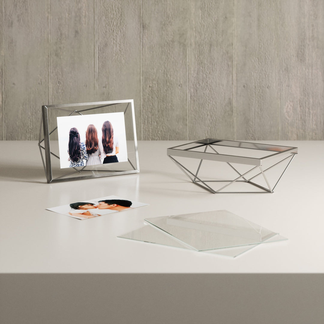 Tabletop Frames | color: Chrome | size: 4x6"""" (10x15 cm)