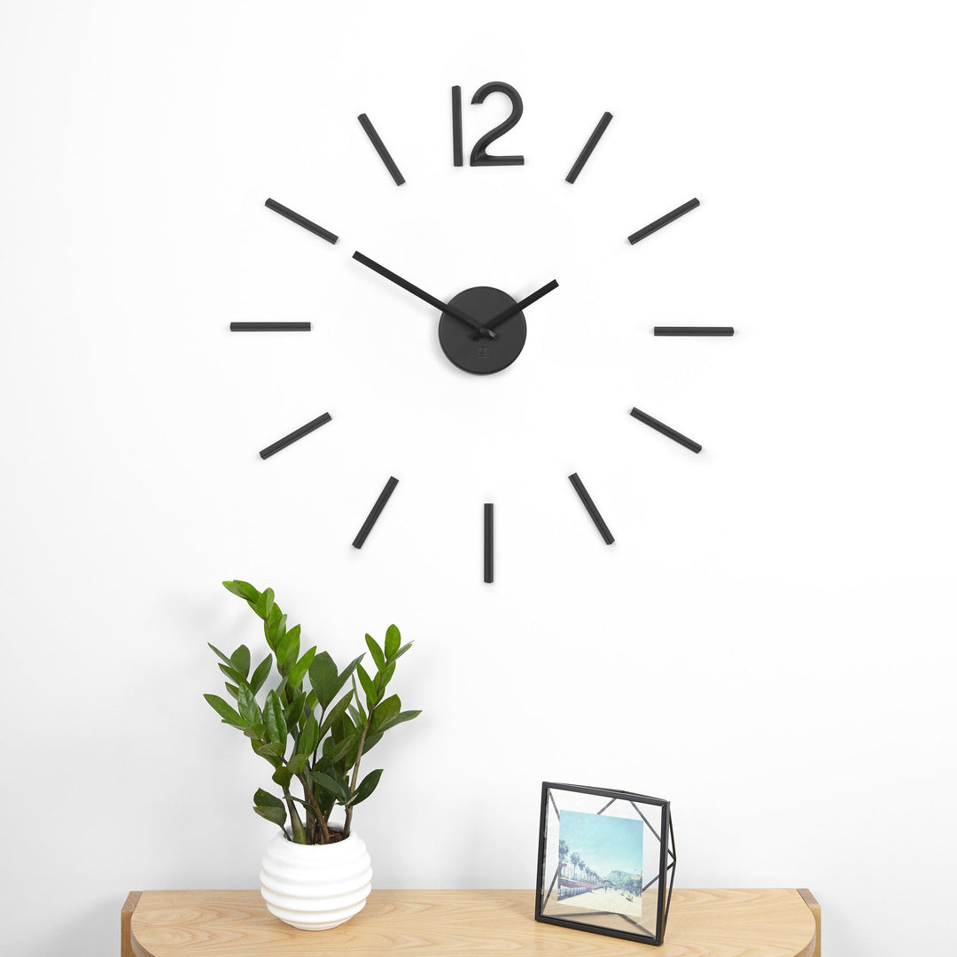 Clocks | color: Black | Hover