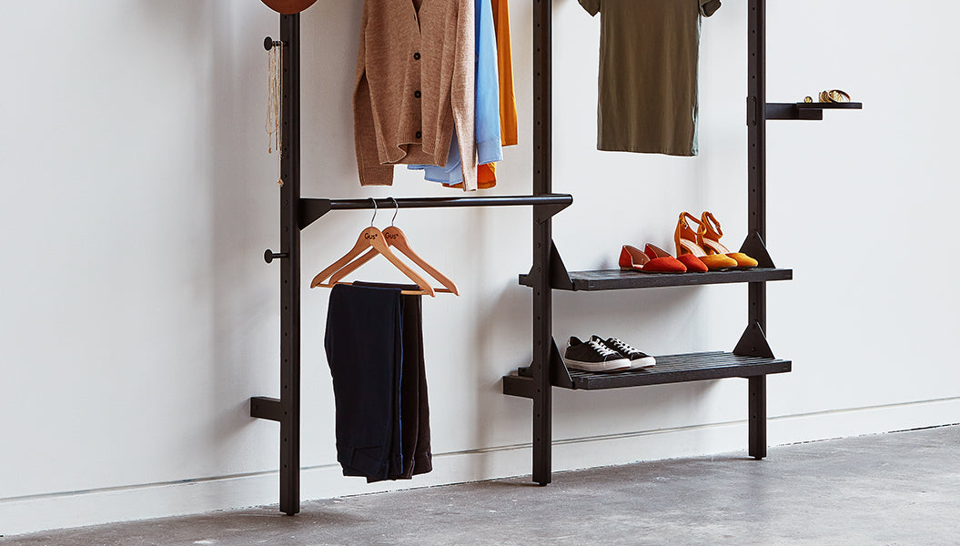 Black Uprights Black Brackets Black Shelves / Lifestyle